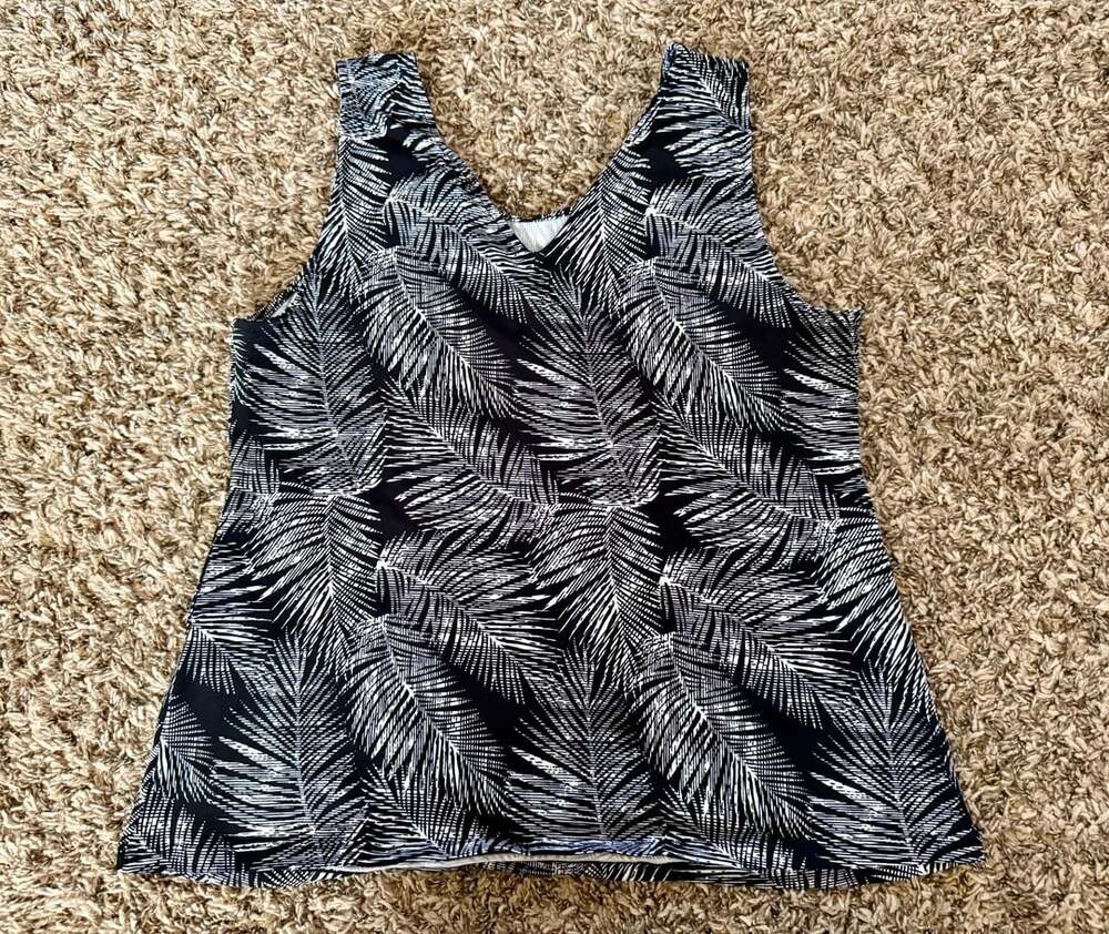 White House Black Market Tank Top Size S Black White Palm Leaf Print V-Neck